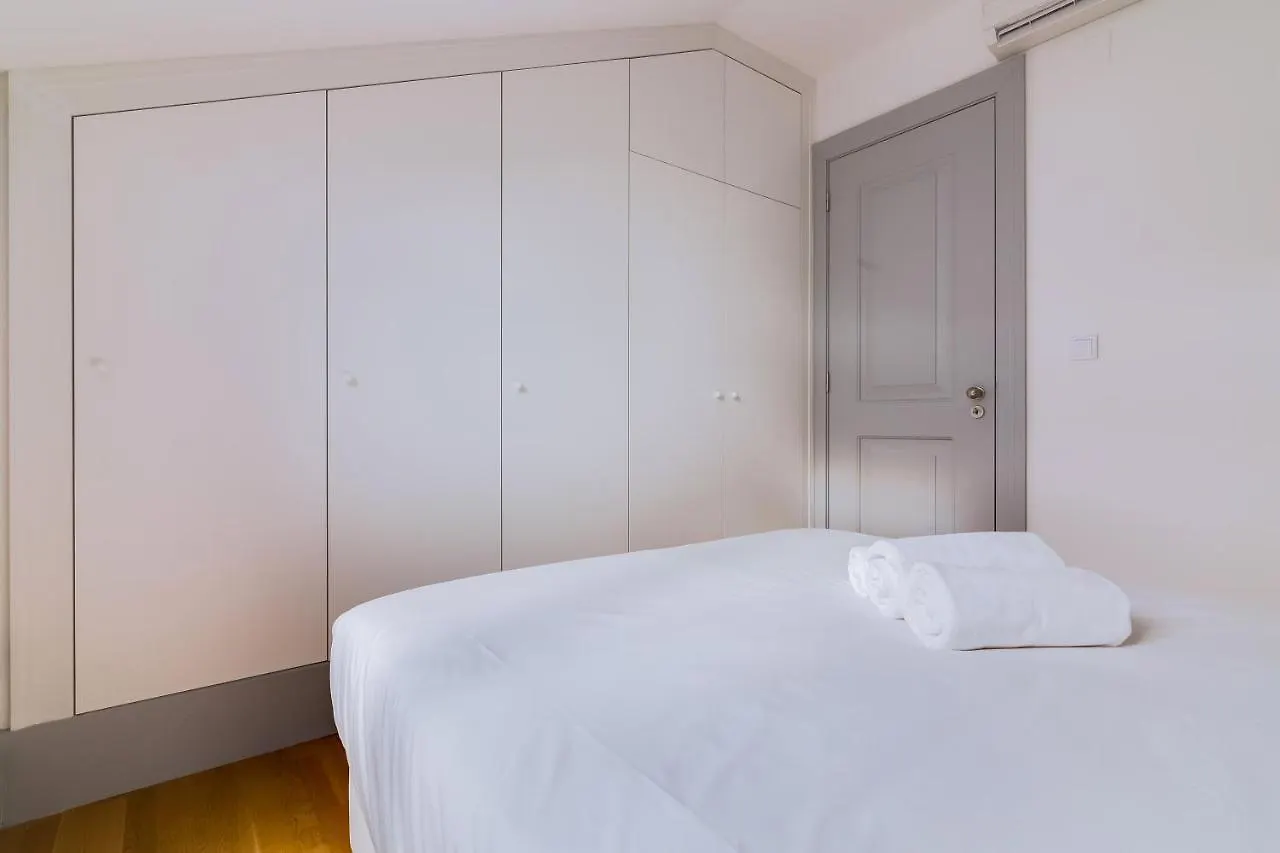 Poiais By Lisbon Inside Out Apartment